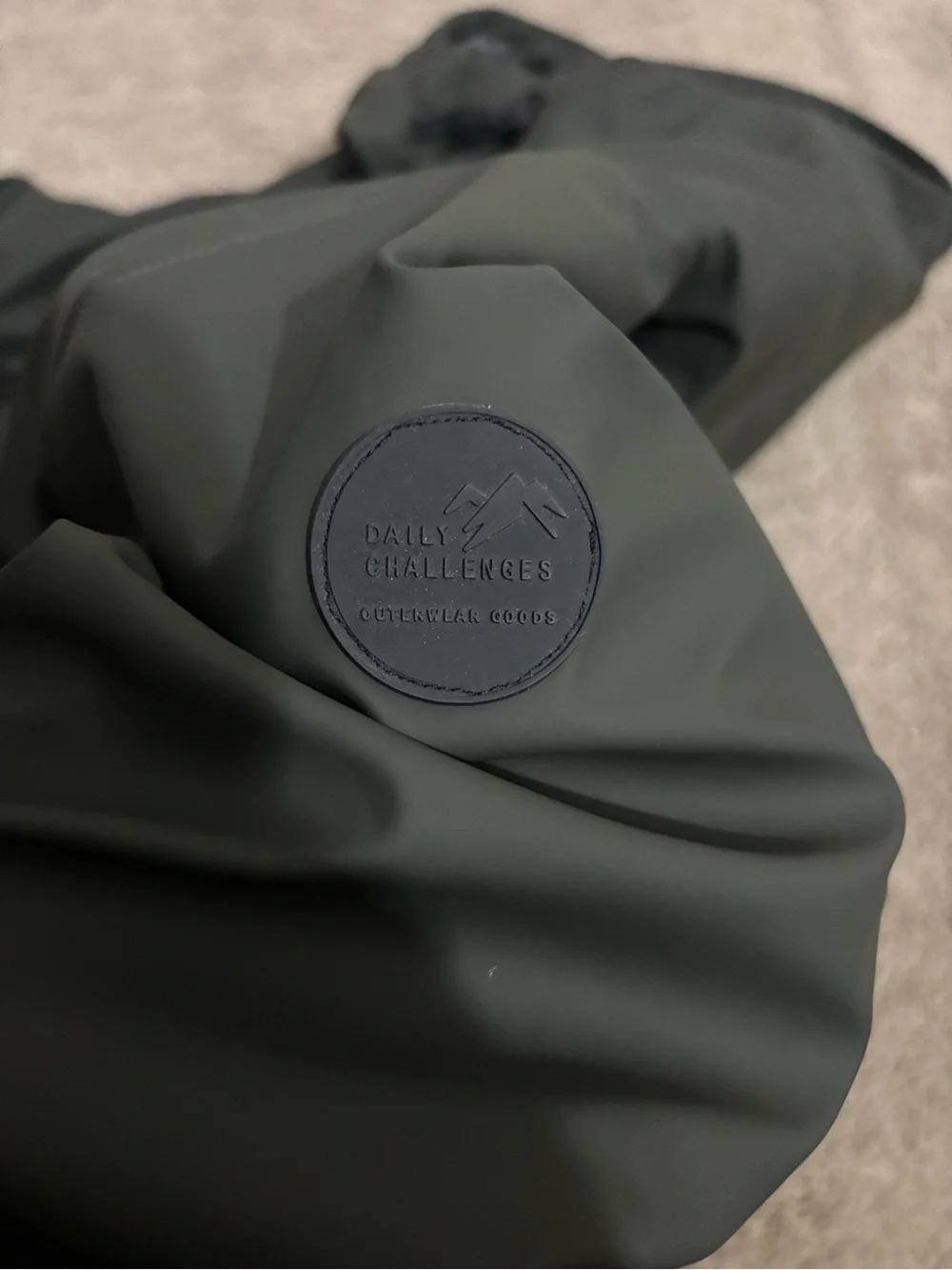 Zara Kids olive green hooded rain jacket with sherpa lining Size 6-7
